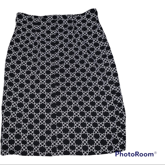 Chadwicks Dresses & Skirts - Chadwick’s Black White Chain Print Pencil Skirt Size 14. No flaws.